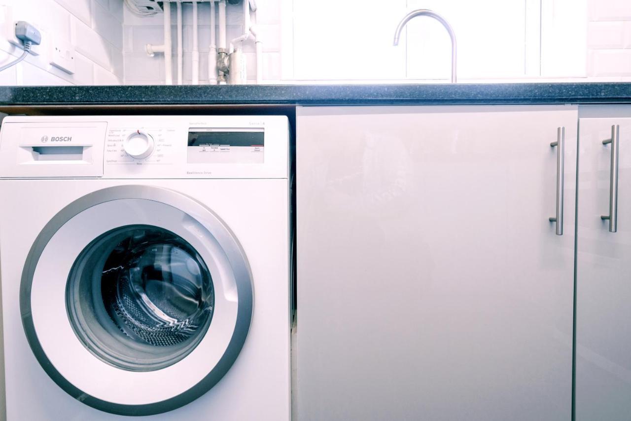 Modern 2 Bed House- Free Parking And Close To The Centre 브리스틀 외부 사진